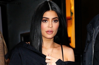 Usai Melahirkan, Intip Foto Selfie Pertama Kylie Jenner di Instagram