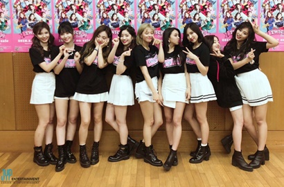 Rilis Video Spesial, Manisnya Twice Beri Cokelat Buat Fans di Hari Valentine