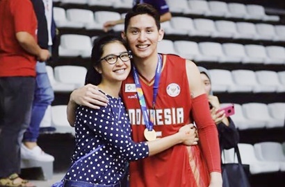 Valentine Bareng Pacar, Mikha Tambayong Dapat Kejutan Kencan di Akuarium
