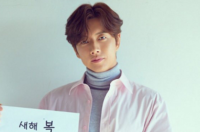 Rilis Poster Karakter Saat Valentine, Park Hae Jin cs Tampil Bawa Bunga di 'CITT'