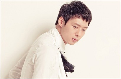Muncul dengan Pipi Chubby, Yoochun Sapa Fans di Hari Imlek