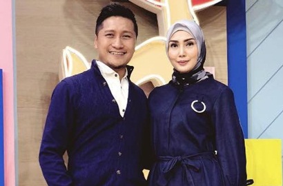 Arie Untung Unggah Foto Ini, Fenita Arie Syuting Acara 'Insert' Lagi?