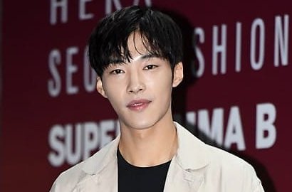 Tampil Keren dengan Tatapan Tajam, Woo Do Hwan Makin Memesona di 'Great Seducer'