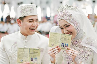 Akhirnya Unggah Foto Nikahan, Istri Tulis Pesan Manis untuk Tommy Kurniawan