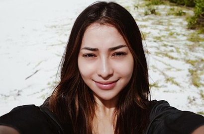 Nikita Willy Unggah Foto Seksi Cuma Pakai Jubah Mandi, Netter 'Histeris'