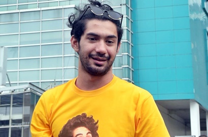 Wajahnya Terpampang di Gedung Veteran RI, Reza Rahadian Tak Malu