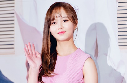Kim So Hyun Ungkap 'Radio Romance' Tak Tayang Lewat Deretan Foto Cantik Ini