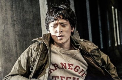 Capai 1 Juta Penonton, 'Golden Slumber' Kang Dong Won Rilis 2 Poster Khusus