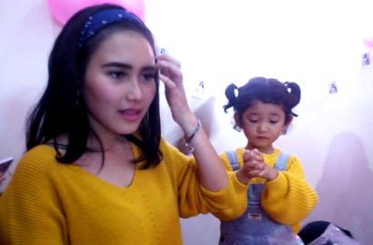 Bilqis Nemplok di Celana Kakeknya, Ayu Ting Ting Gembok Kolom Komentar Takut Ayah Dibully Pedofil?