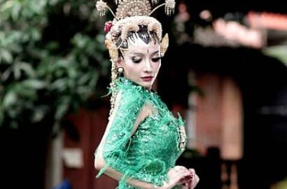 Bahas Pria yang Bongkar 'Kebohongan' Soal Gelar dan Kekayaan, Kakak Roro Fitria Pakai Tindik Dibully