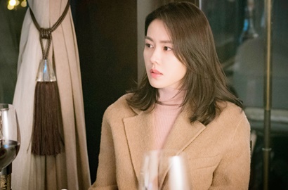 Elegan Hingga Santai Minum Soju, Son Ye Jin Serius di 'Pretty Noona Who Buys Me Food'