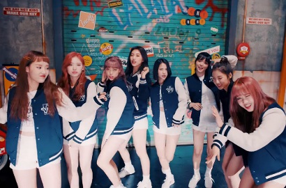 Seksinya Weki Meki Nge-Dance Energik di MV 'La La La'