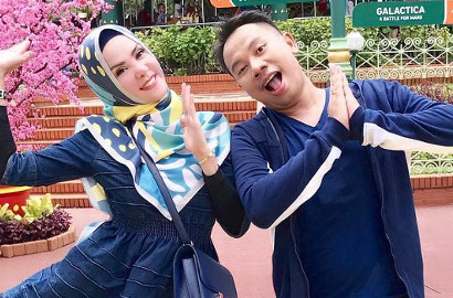 Unggah Foto Ini, Angel Lelga Bocorkan Vicky Prasetyo Pakai Barang KW?