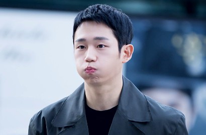 Hilangkan Imej Imut, Jung Hae In Tampil Macho di Pemotretan Terbaru