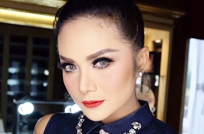 Tampil Bareng Anak dan Suami, Kulit Belang Krisdayanti Jadi Sorotan Netter