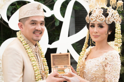 Bulan Madu di Bali, Selvi Kitty Pamer Foto di Atas Ranjang Hingga Renang Berbikini