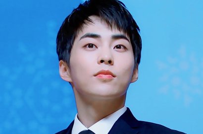 Girang Banget, Intip Foto Xiumin Saat Borong Merchandise PyeongChang 2018
