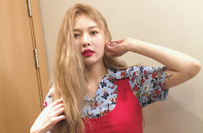 Jalan-Jalan ke Paris, Sepatu Beda Warna HyunA Curi Perhatian Fans