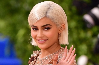 Luncurkan Kosmetik Terbaru, Kylie Jenner Terinspirasi dari Stormi