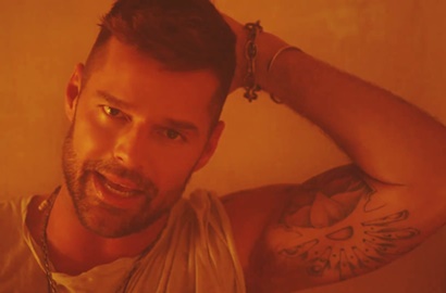 Kembali Usung Nuansa Bop Seksi, Simak MV 'Fiebre' Ricky Martin Berikut Ini