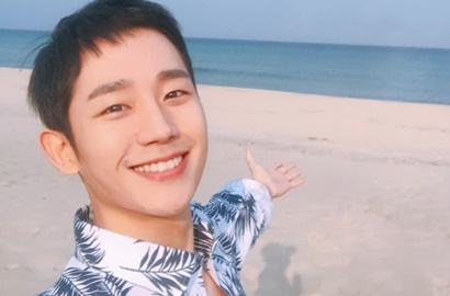 Gantengnya Jung Hae In Tebar Senyuman di 'Pretty Noona Who Buys Me Food'