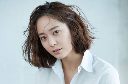 Hanya Dipotret Pakai Ponsel, Krystal Super Cantik di Acara Fashion