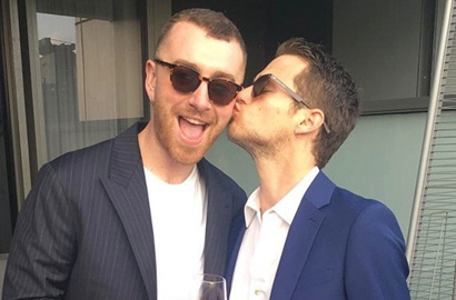 Lagi, Sam Smith dan Brandon Flynn Umbar Ciuman di Depan Umum