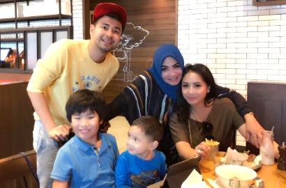 Rafathar Lengket ke 'Kakek Baru', Nagita Lagi-Lagi Pamer Belahan Dada Depan Suami Mama Rieta