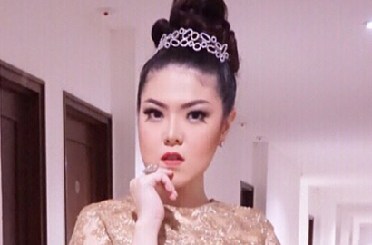 Tina Toon Dilarang Masuk Kafe di Mall Gara-Gara Pakai Sandal Jepit