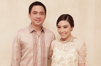 Demi Berbakti, Ayu Dewi Rela Lakukan Hal Ini di Atas Ranjang Hingga Suami Terlelap