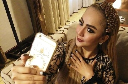 Move On dari Farhat Abbas cs, Regina Andriane Dikabarkan Tunangan