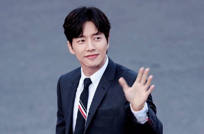 Tampil Ala 90-an, Park Hae Jin Menggoda di Atas Ranjang Hingga Tidur Dalam Bathup