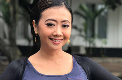 Kondisi Membaik, Anak Asri Welas Pakai Kacamata Khusus dari Jerman?