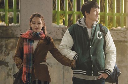 Suka Sejak SMA, So Ji Sub-Son Ye Jin Mesra Hingga Haru di Trailer 'Be With You'