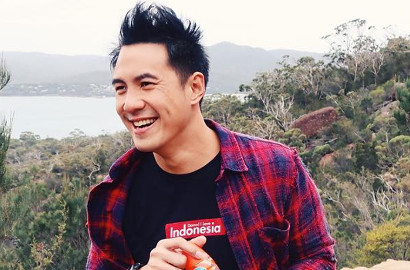 Bareng 3 Tokoh Legendaris Indonesia, Begini Ekspresi Kocak Daniel Mananta Dicium Anjing