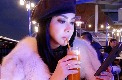 Biasa Glamor, Syahrini Banjir Pujian Tampil Simpel dan Manis di Foto Ini