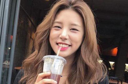 Promosi Pakai Seragam Pramugari, Solbin Laboum Cantik di 'Good Witch'
