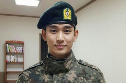 Santai Saat Wamil, Beredar Foto Kim Soo Hyun Kunjungi PC Bang
