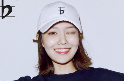 Unggah Video Melotot, Kocaknya Sooyoung Bahas Meme Paspor Hilang