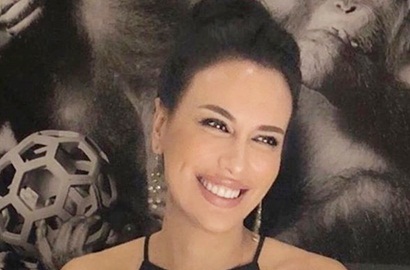 Sophia Latjuba Unggah Foto Pakai Kebaya Putih, Cincin Ini Bikin Salfok Netter