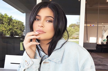 Genap Berusia Sebulan, Kylie Jenner Kembali Pamerkan Foto Stormi