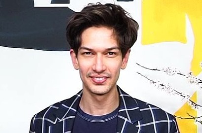 Foto Bareng Super Model 'Unik' Ini, Dimas Beck Sukses Bikin Netizen Iri