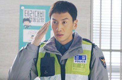 Syuting Adegan Training Polisi Baru di 'Live', Kwang Soo Nyengir Narsis