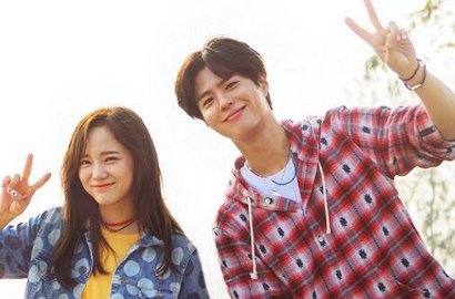Jadi Model Brand Ini, Park Bo Gum-Sejeong Ceria Bersepeda Bareng