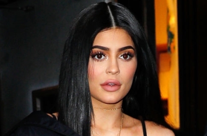 Kylie Jenner Dapat Hadiah Mobil Mewah, Kim Kardashian Merasa Iri