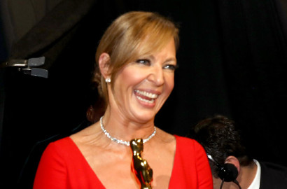 Tampil Super Cantik, Allison Janney Senang Menang di Oscar Berkat 'I, TONYA'