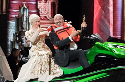 Beri Pidato Tersingkat di Oscar 2018, Desainer 'Phantom Thread' Bawa Pulang Jet Ski