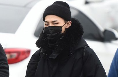 Baik Banget, G-Dragon Beri Tanda Tangan ke Teman Tentara Saat Wamil