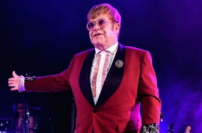 Kesal dengan Ulah Fans Saat Konser, Elton John Langsung Turun Panggung