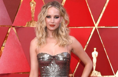 Tampil Cantik, Jennifer Lawrence Nekat Langkahi Kursi Oscar 2018